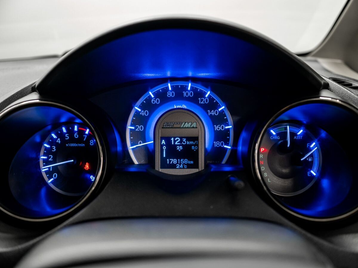 Honda Fit Shuttle 2013 - фото автомобиля