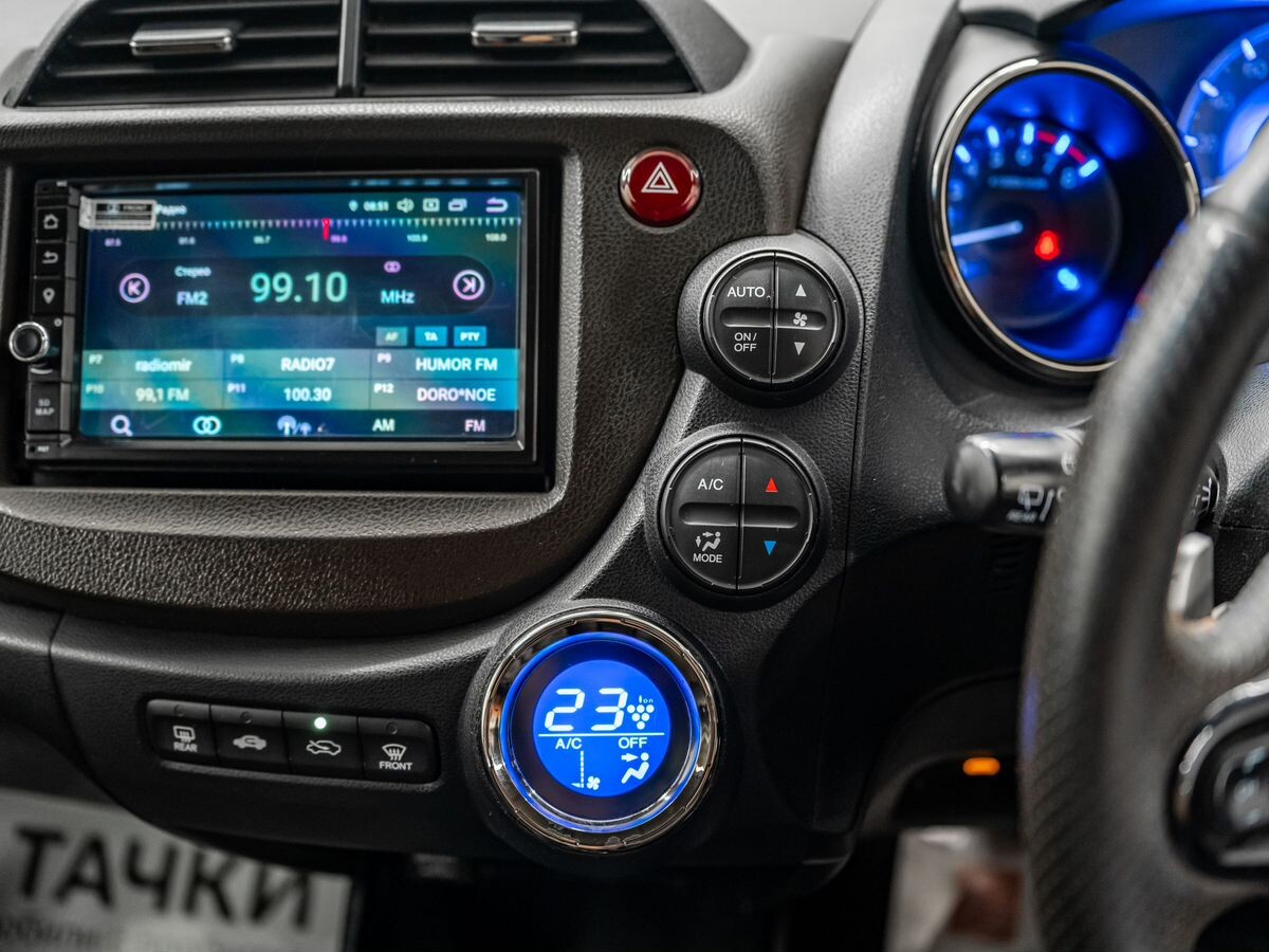 Honda Fit Shuttle 2013 - фото автомобиля