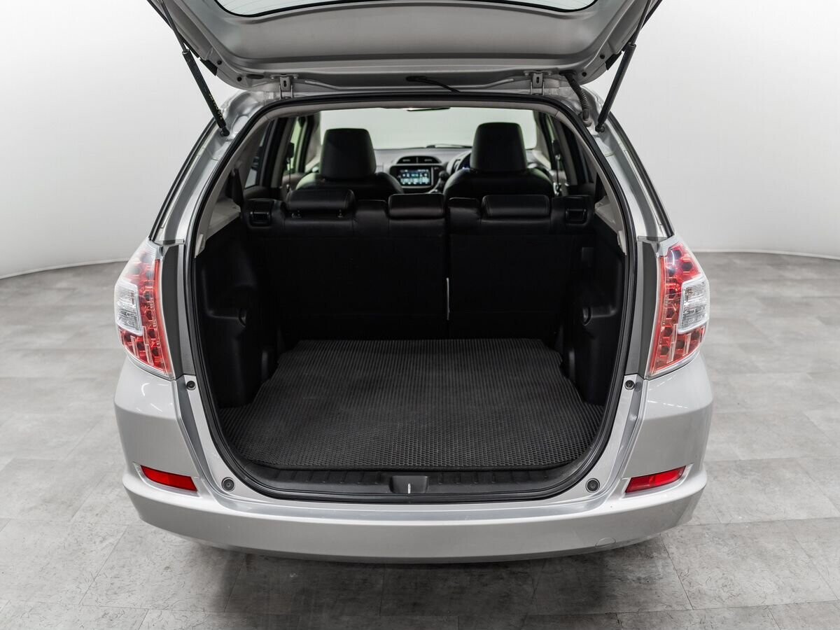 Honda Fit Shuttle 2013 - фото автомобиля
