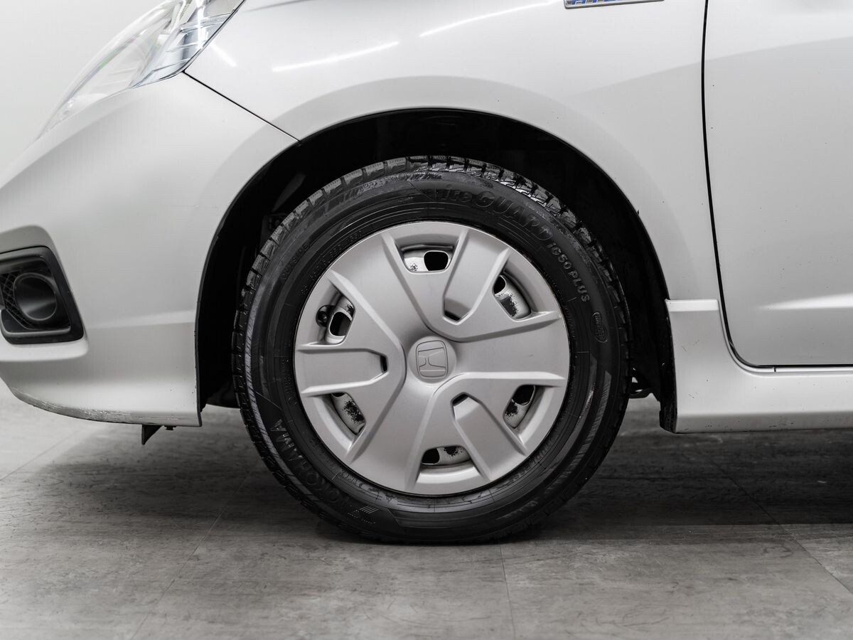 Honda Fit Shuttle 2013 - фото автомобиля