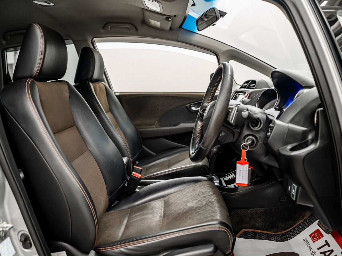 Honda Fit Shuttle 2013 - фото автомобиля
