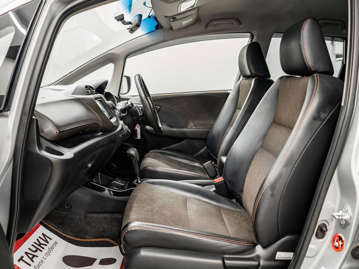 Honda Fit Shuttle 2013 - фото автомобиля