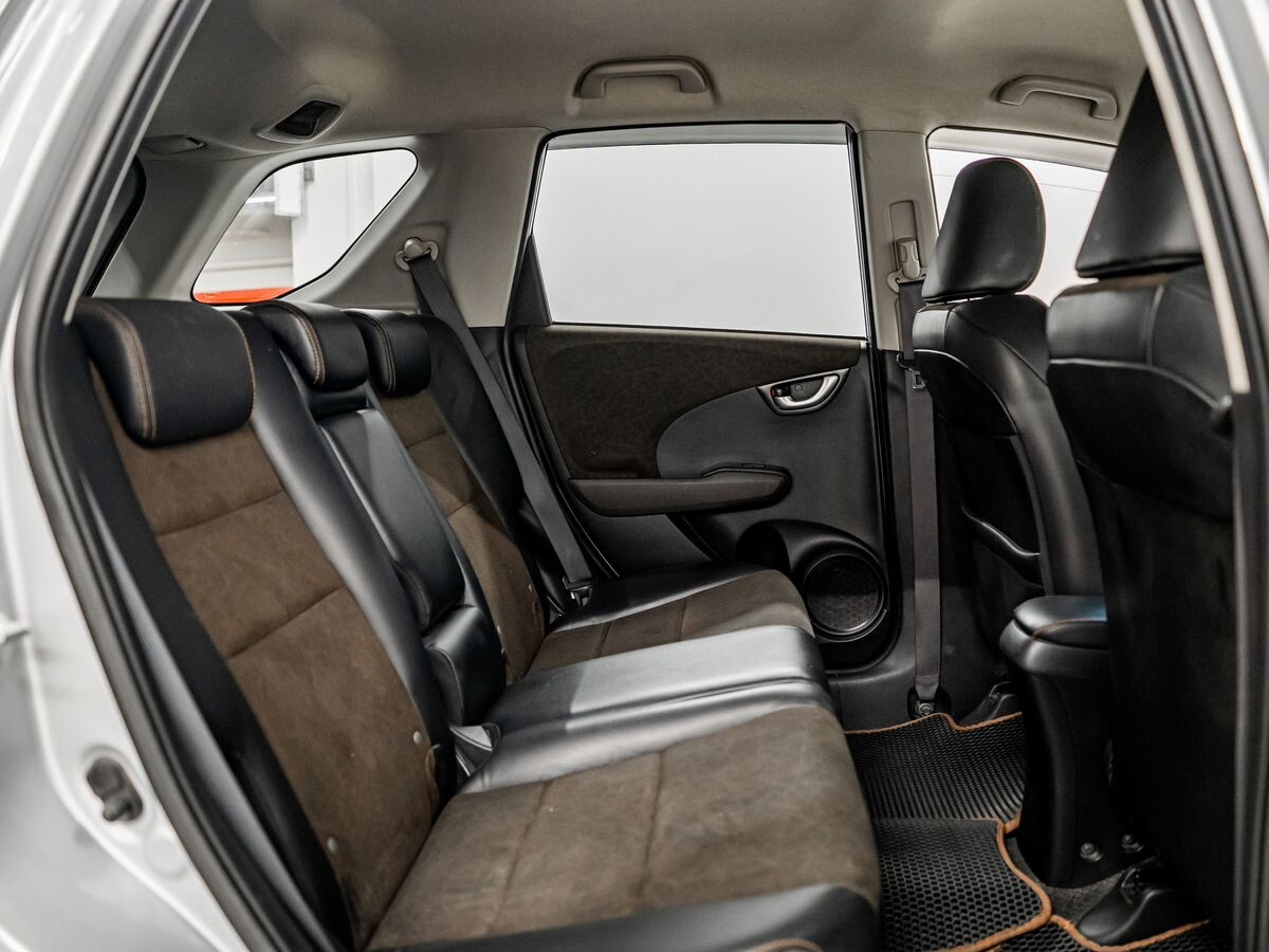 Honda Fit Shuttle 2013 - фото автомобиля