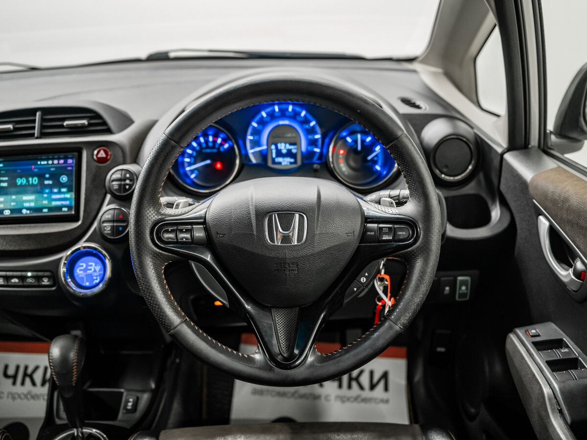 Honda Fit Shuttle 2013 - фото автомобиля