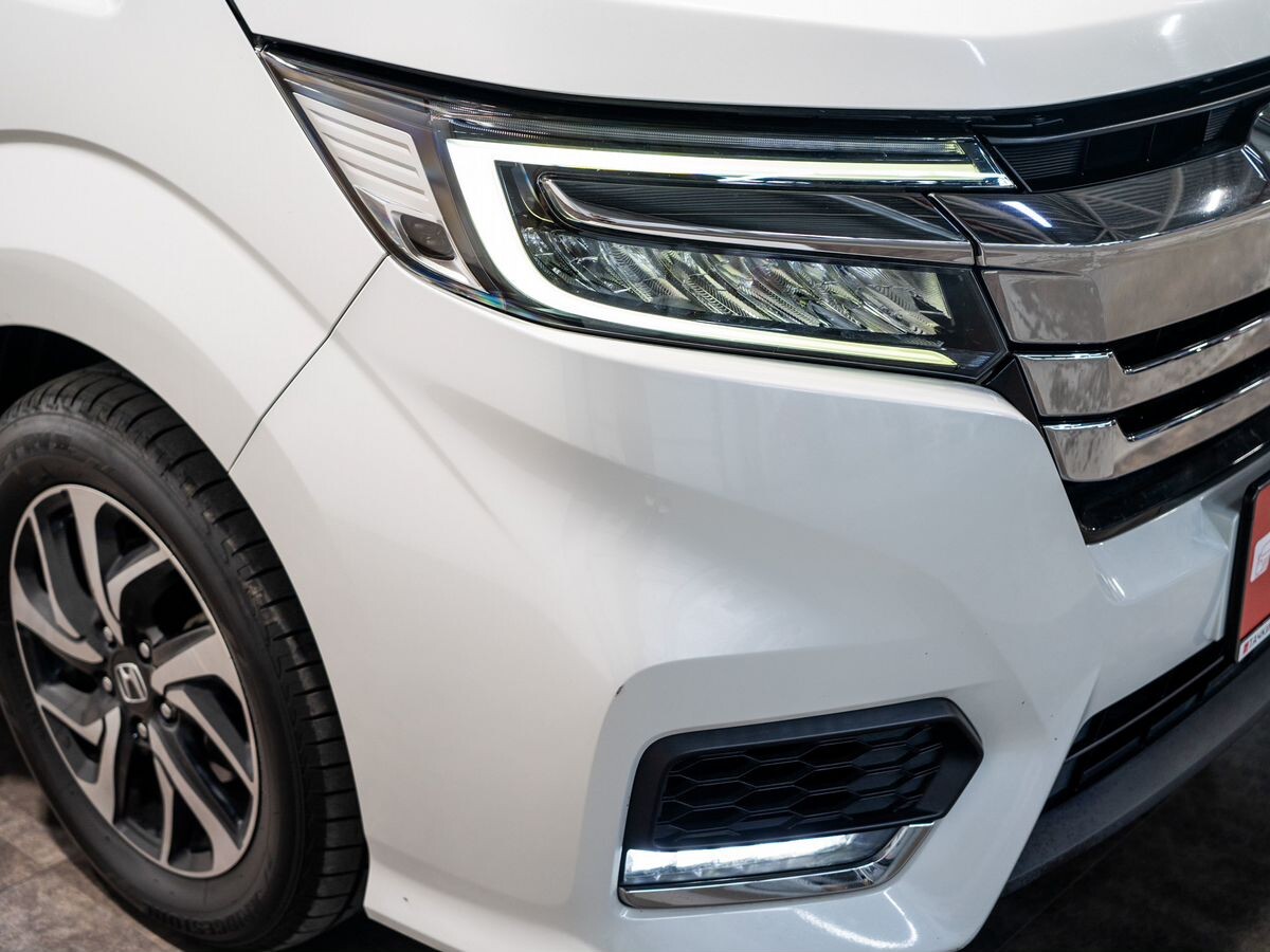 Honda Stepwgn 2018 - фото автомобиля
