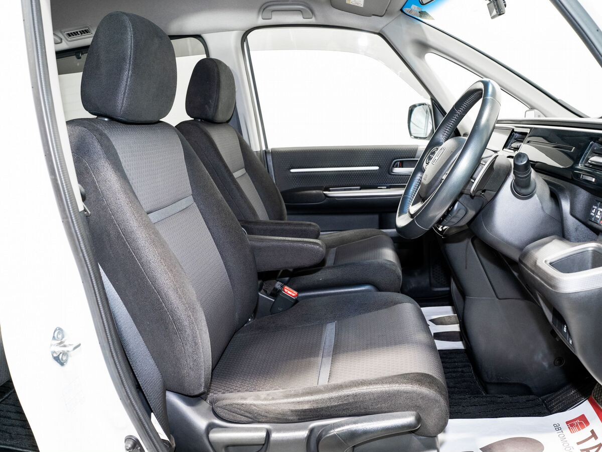 Honda Stepwgn 2018 - фото автомобиля