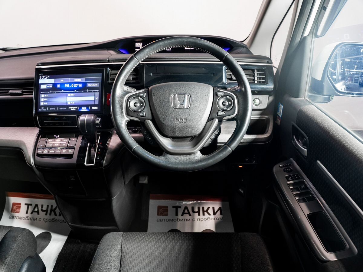 Honda Stepwgn 2018 - фото автомобиля