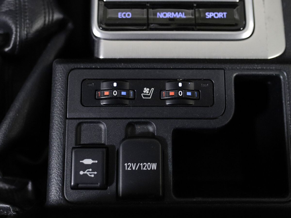 Toyota Land Cruiser Prado 2019 - фото автомобиля