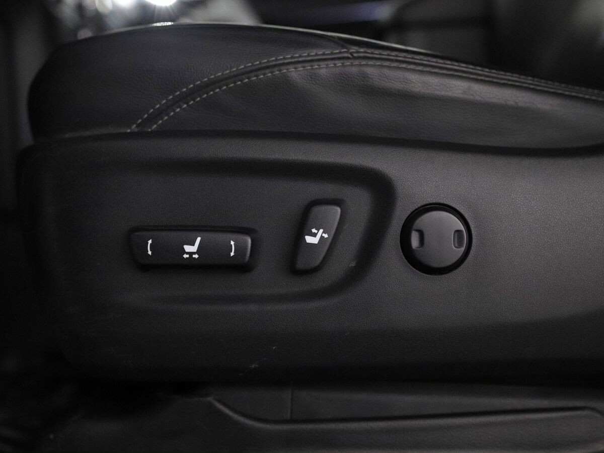 Toyota Land Cruiser Prado 2019 - фото автомобиля