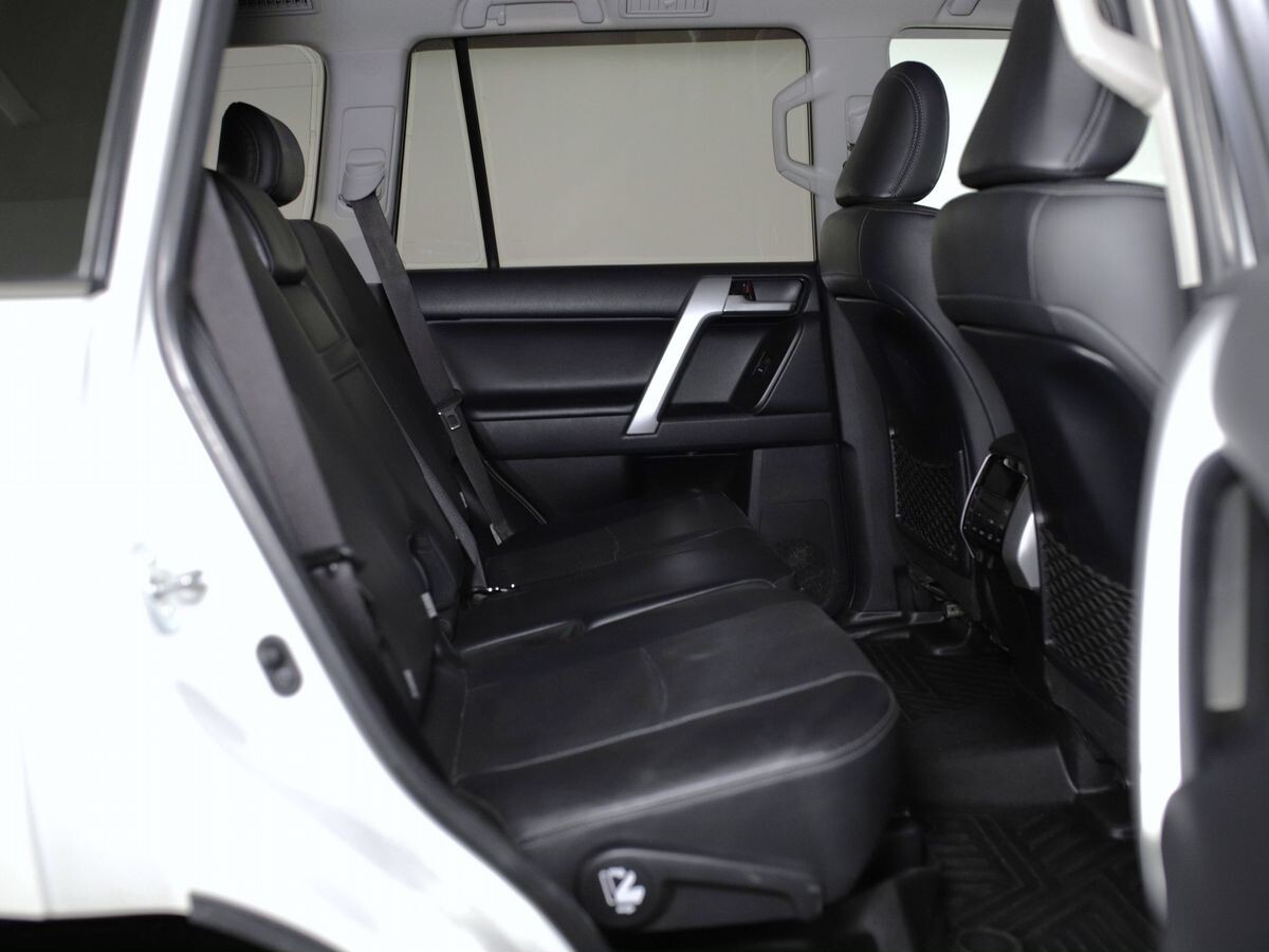 Toyota Land Cruiser Prado 2019 - фото автомобиля