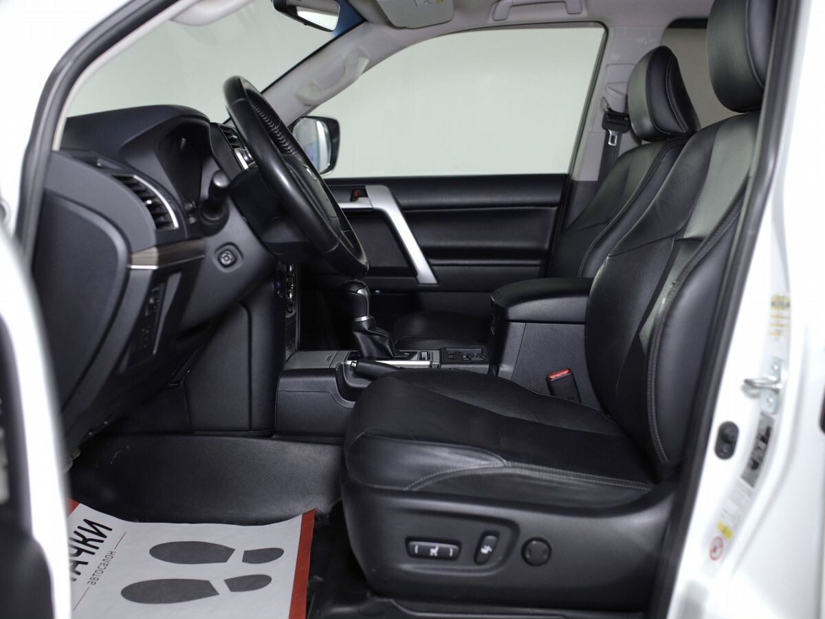 Toyota Land Cruiser Prado 2019 - фото автомобиля