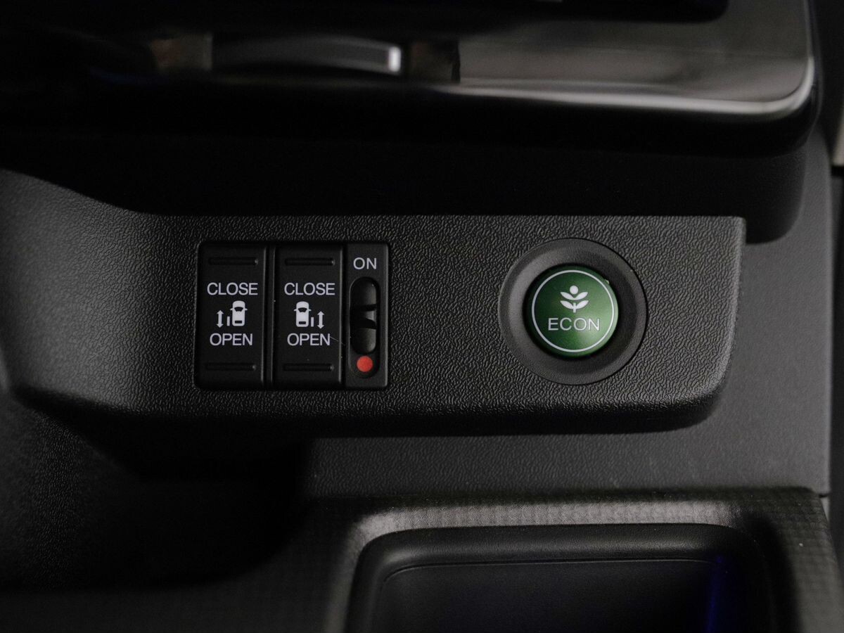 Honda Stepwgn 2021 - фото автомобиля