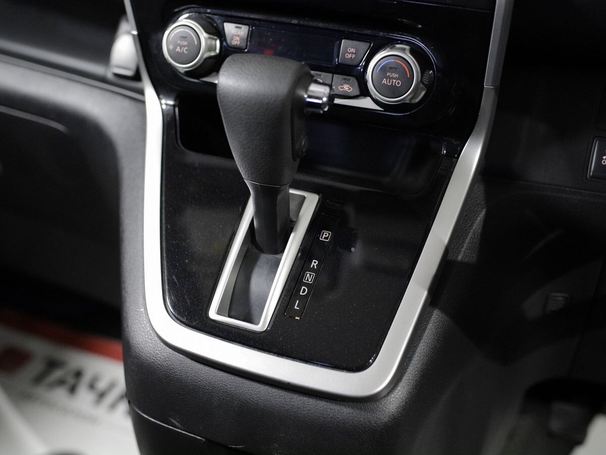Nissan Serena 2017 - фото автомобиля