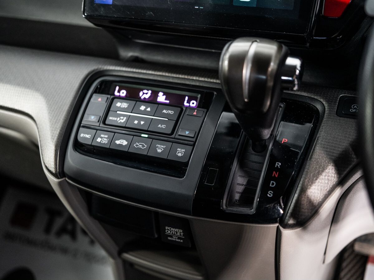 Honda Stepwgn 2015 - фото автомобиля