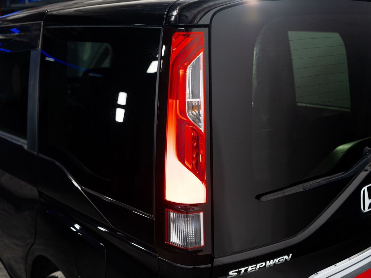Honda Stepwgn 2015 - фото автомобиля