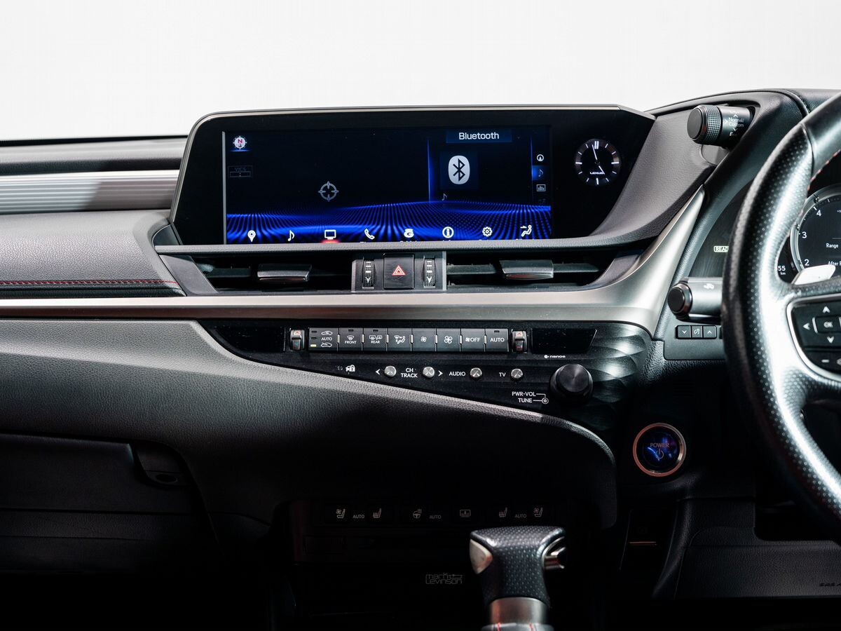 Lexus ES300h 2020 - фото автомобиля