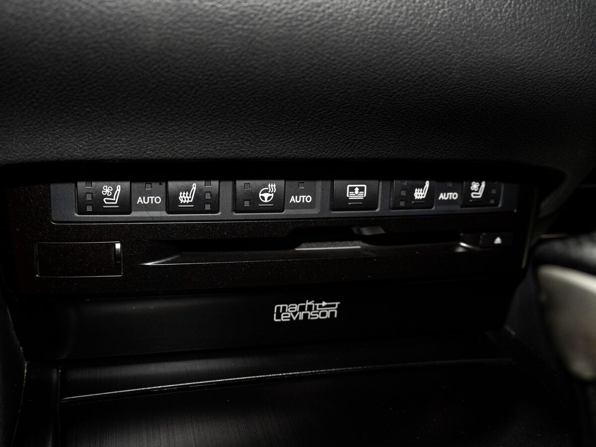 Lexus ES300h 2020 - фото автомобиля
