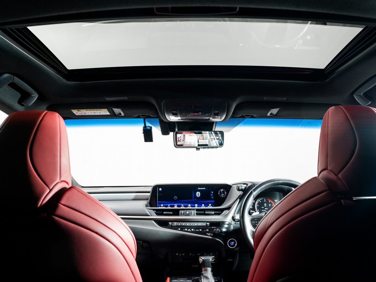 Lexus ES300h 2020 - фото автомобиля