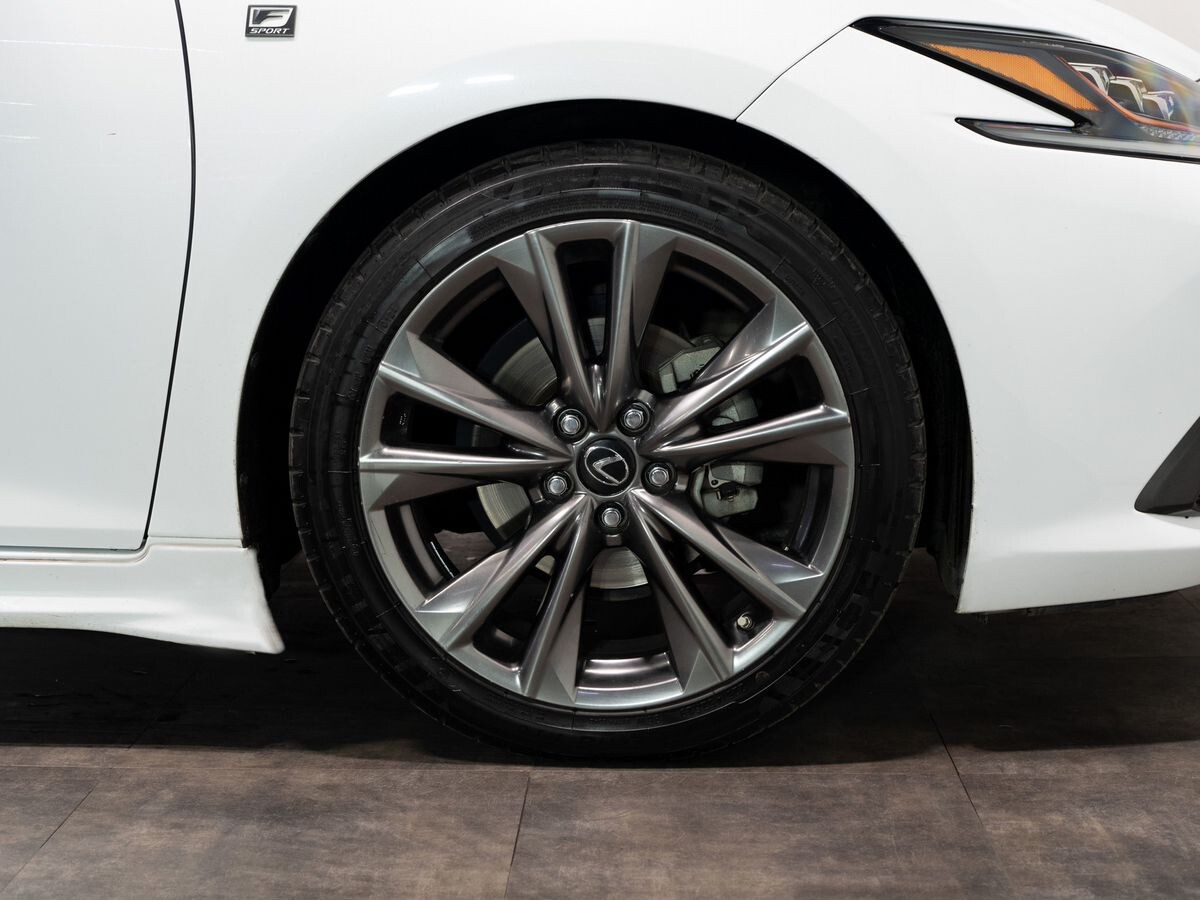 Lexus ES300h 2020 - фото автомобиля