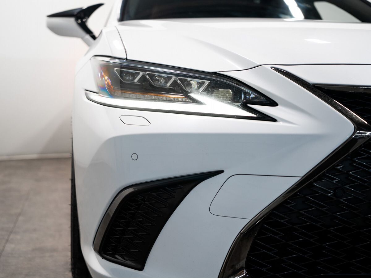 Lexus ES300h 2020 - фото автомобиля