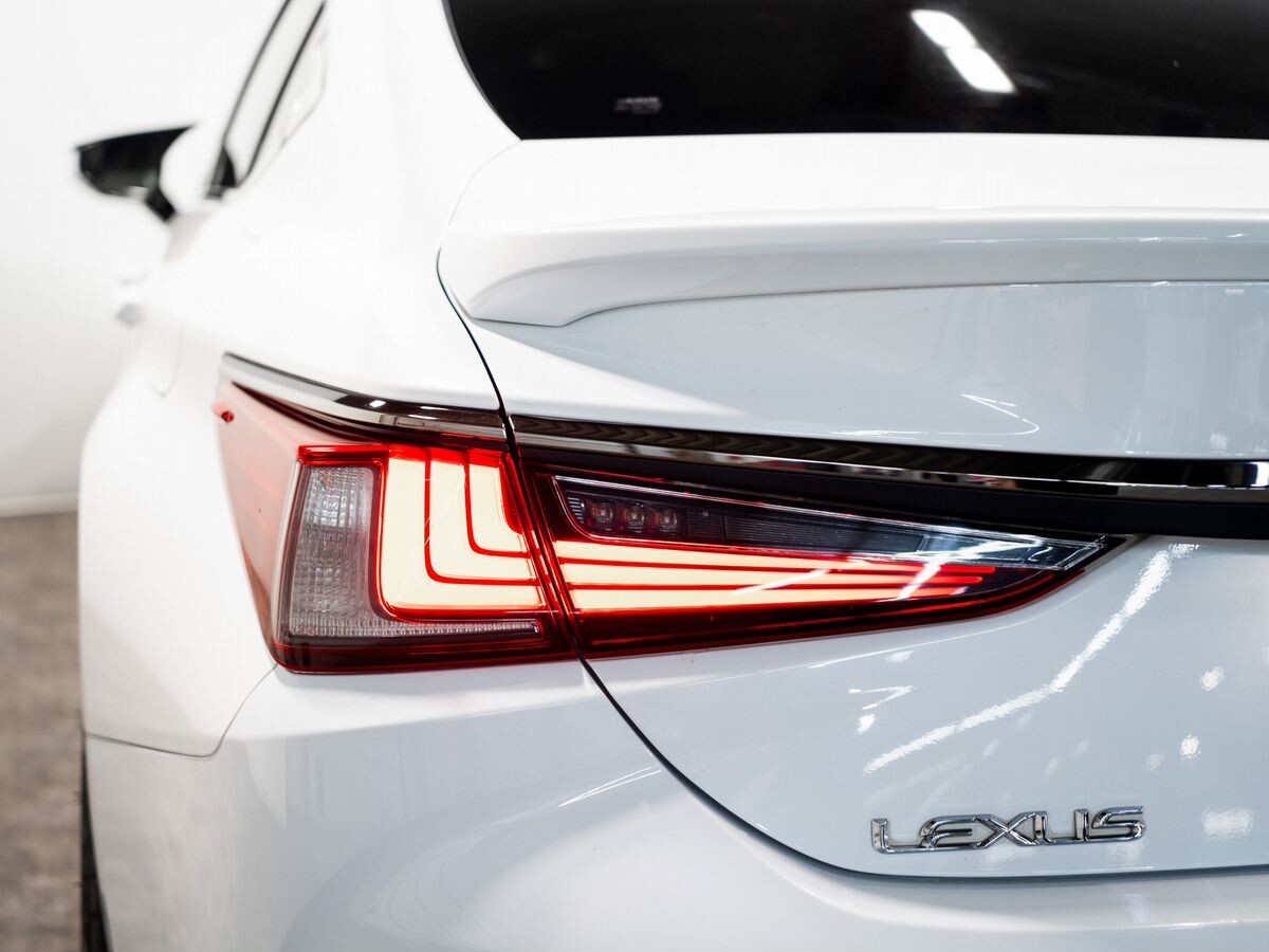 Lexus ES300h 2020 - фото автомобиля