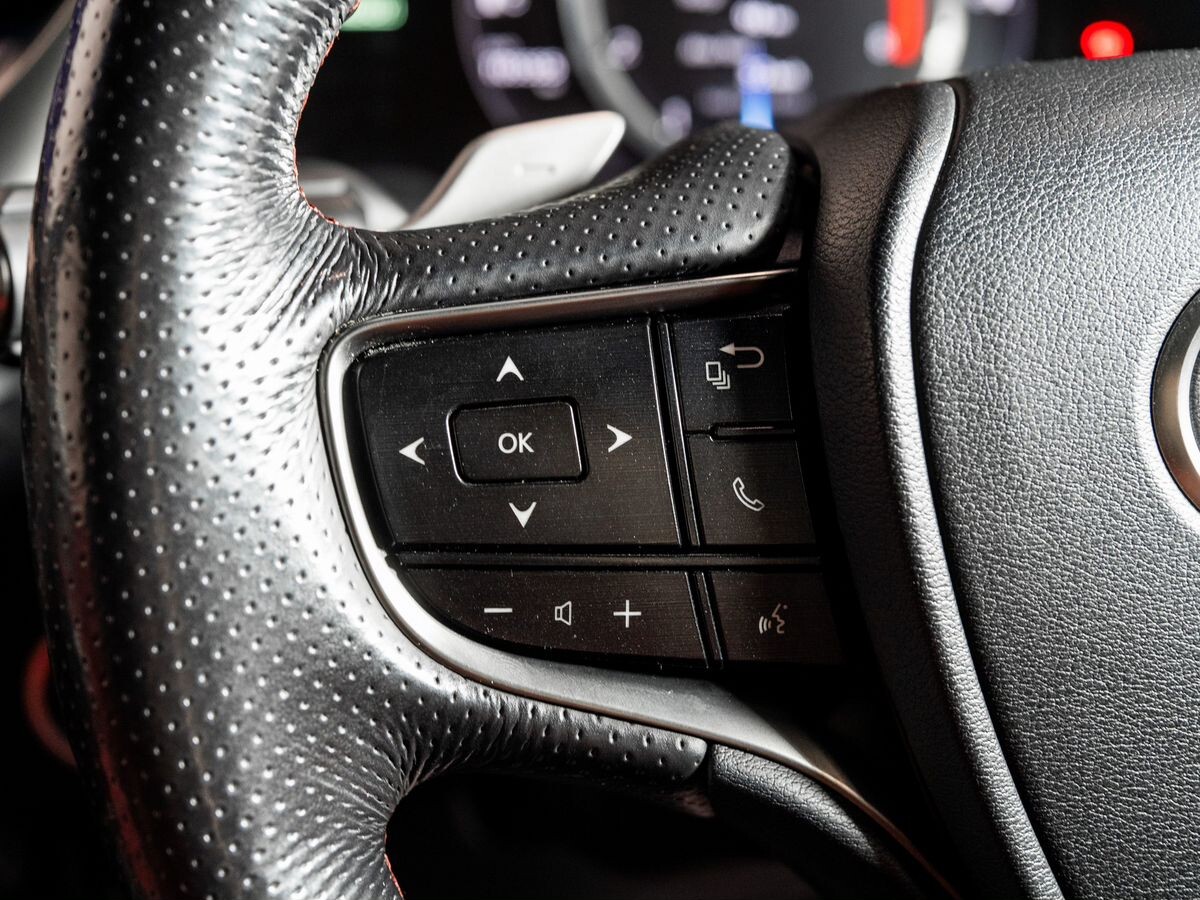 Lexus ES300h 2020 - фото автомобиля
