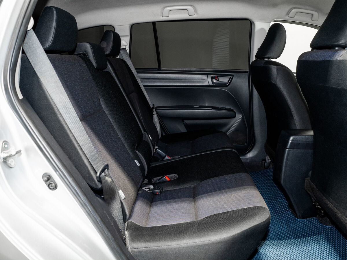 Toyota Corolla Fielder 2018 - фото автомобиля