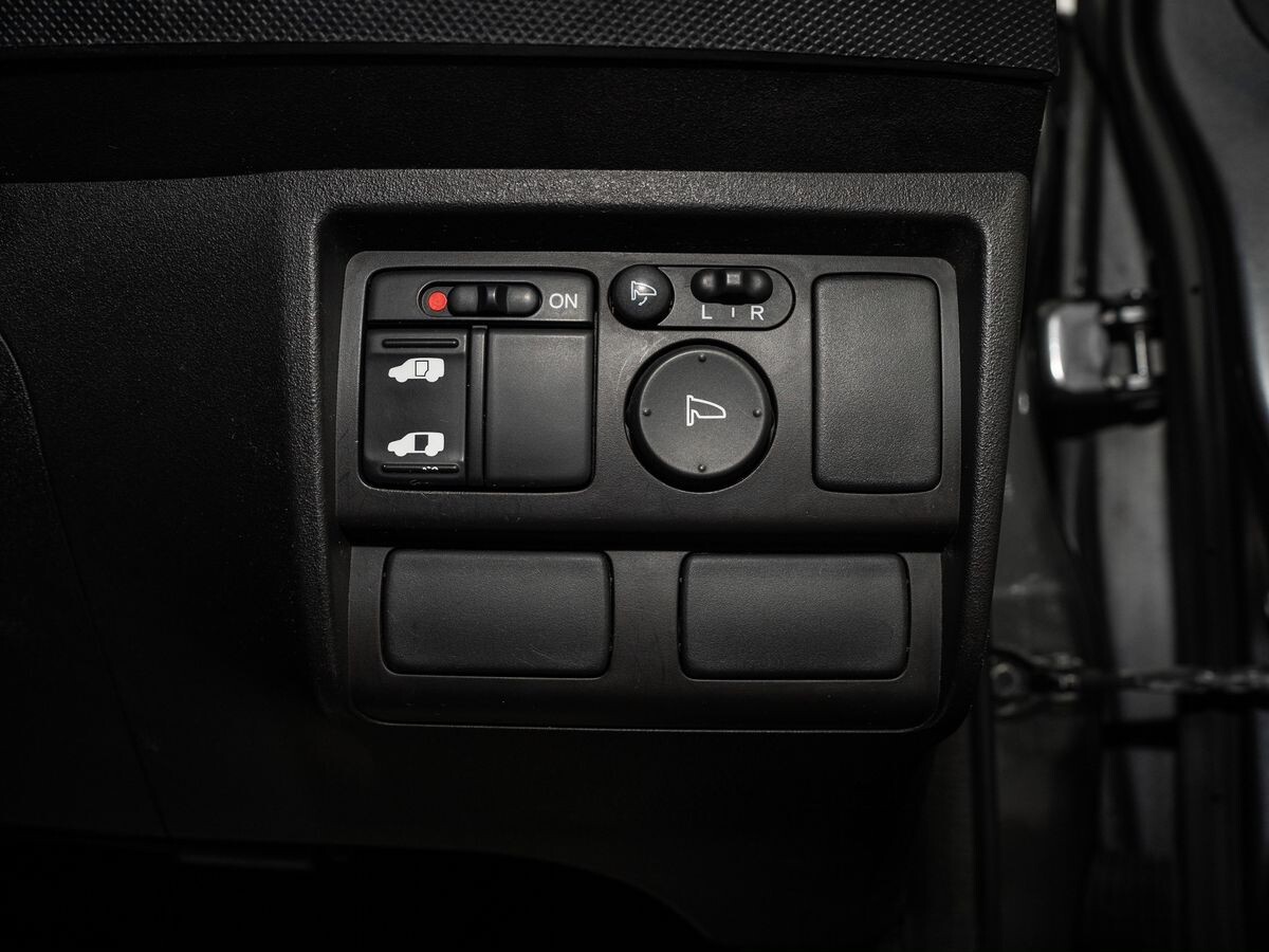 Honda Freed Spike 2010 - фото автомобиля
