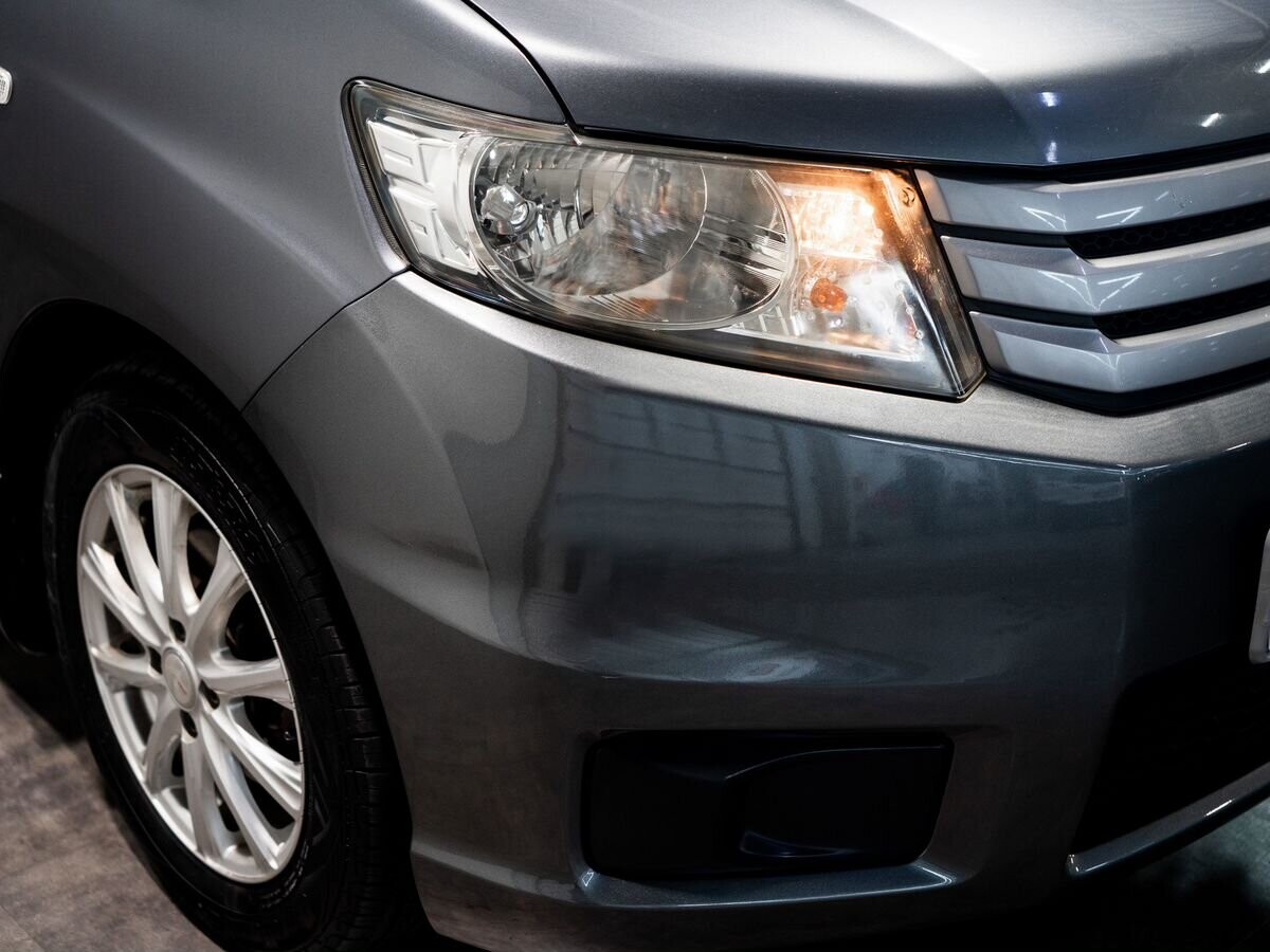 Honda Freed Spike 2010 - фото автомобиля