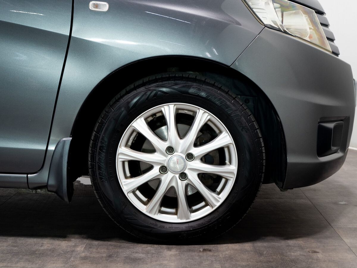 Honda Freed Spike 2010 - фото автомобиля