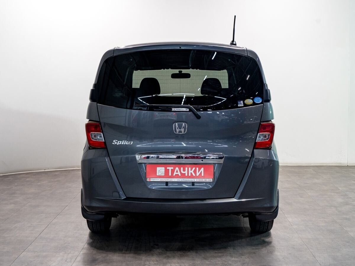 Honda Freed Spike 2010 - фото автомобиля