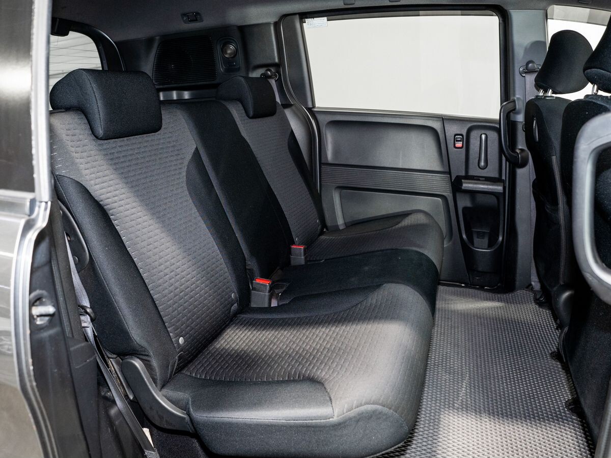 Honda Freed Spike 2010 - фото автомобиля