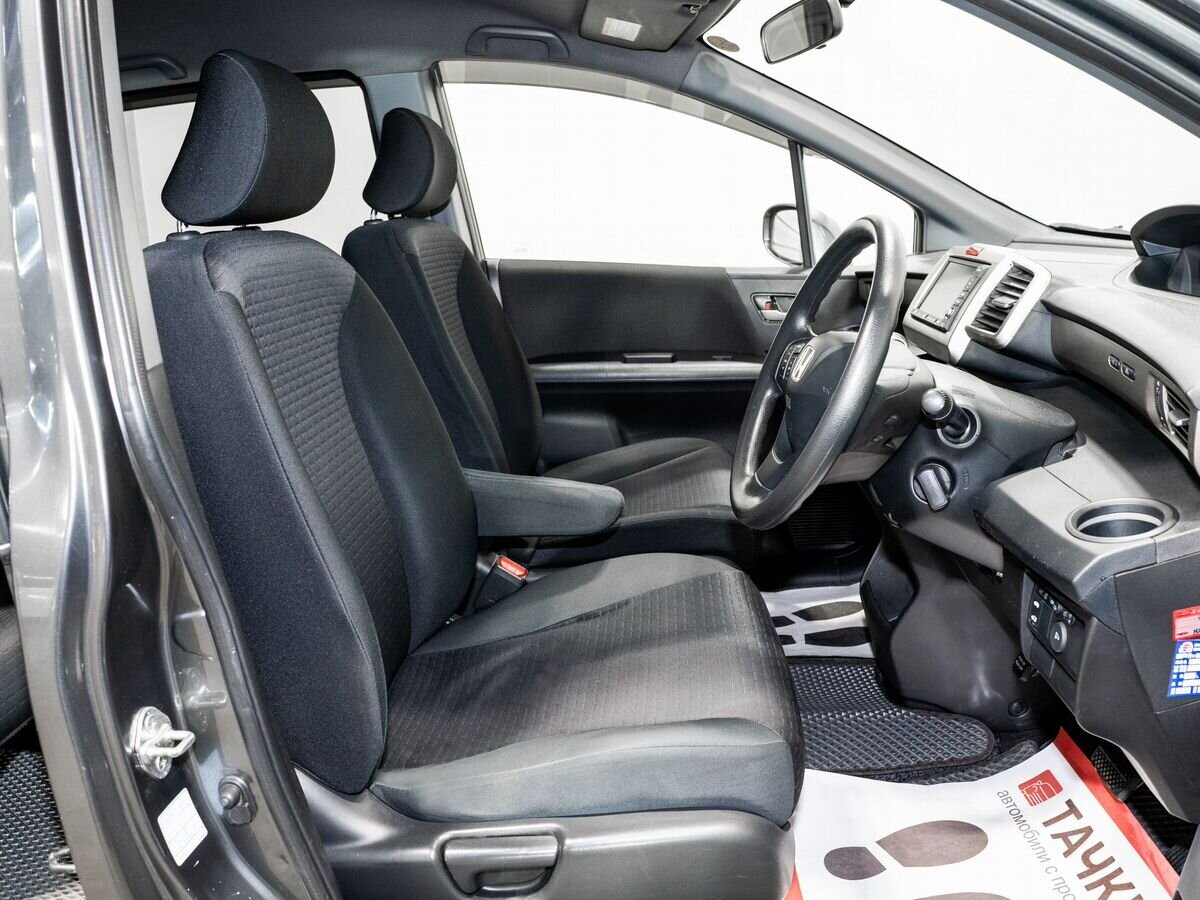 Honda Freed Spike 2010 - фото автомобиля