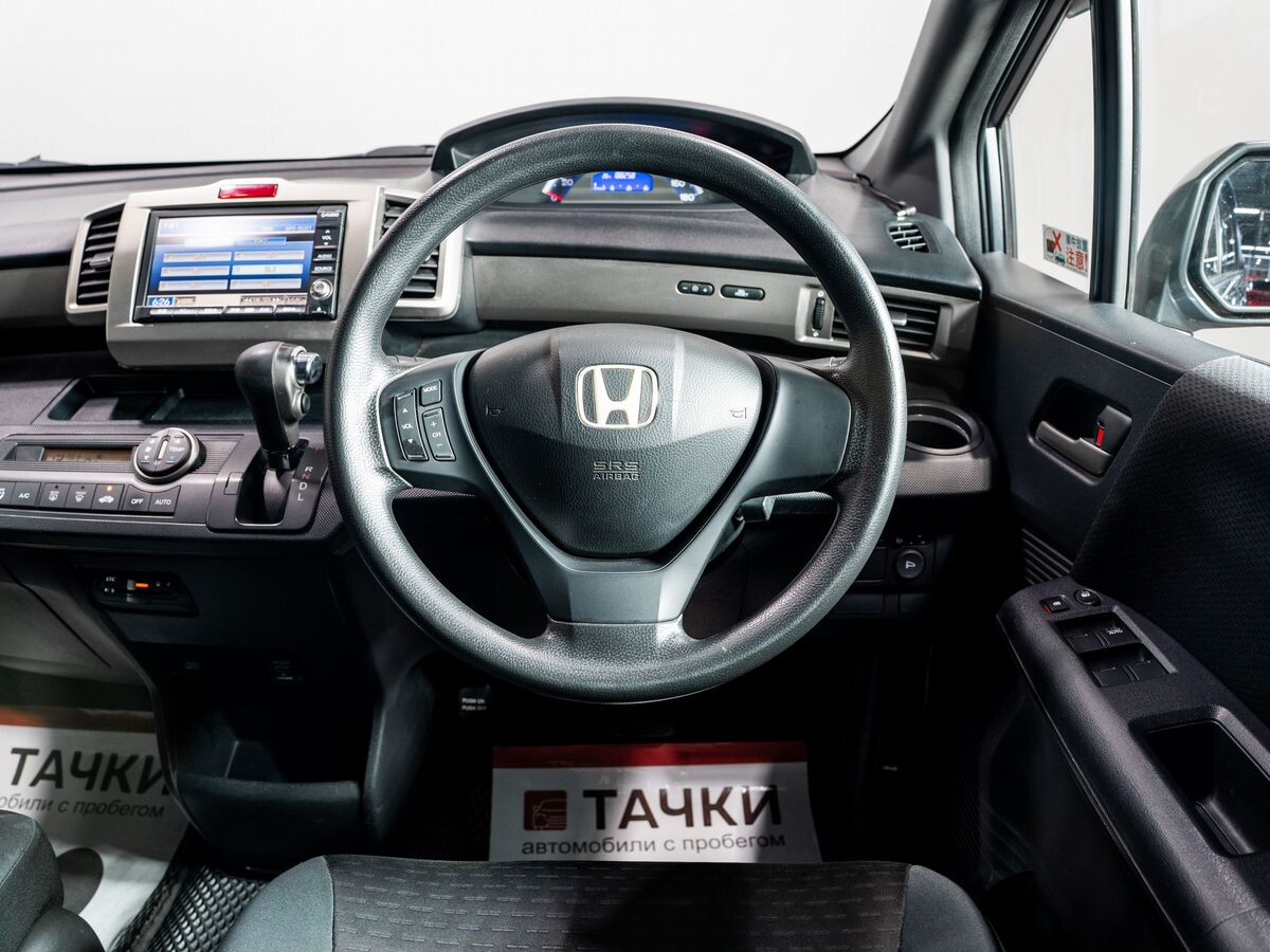 Honda Freed Spike 2010 - фото автомобиля