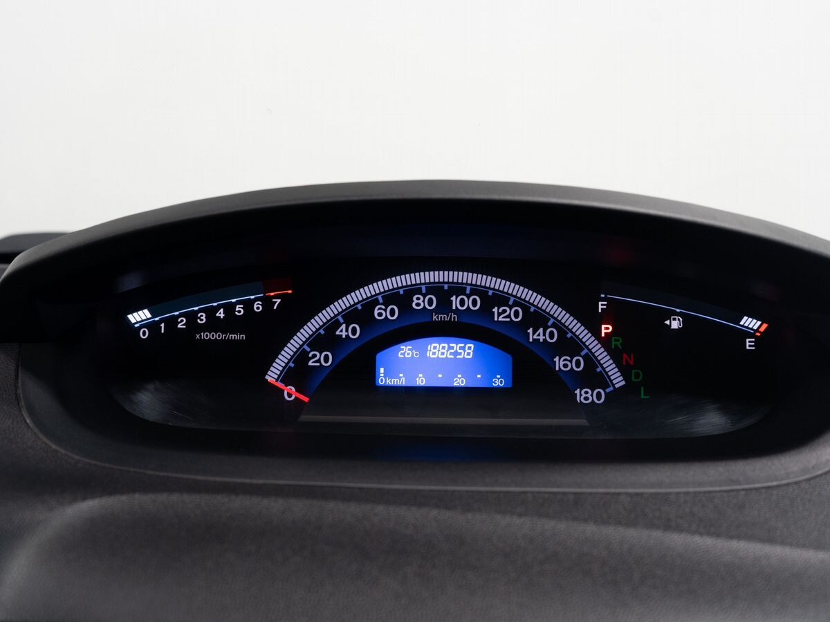 Honda Freed Spike 2010 - фото автомобиля
