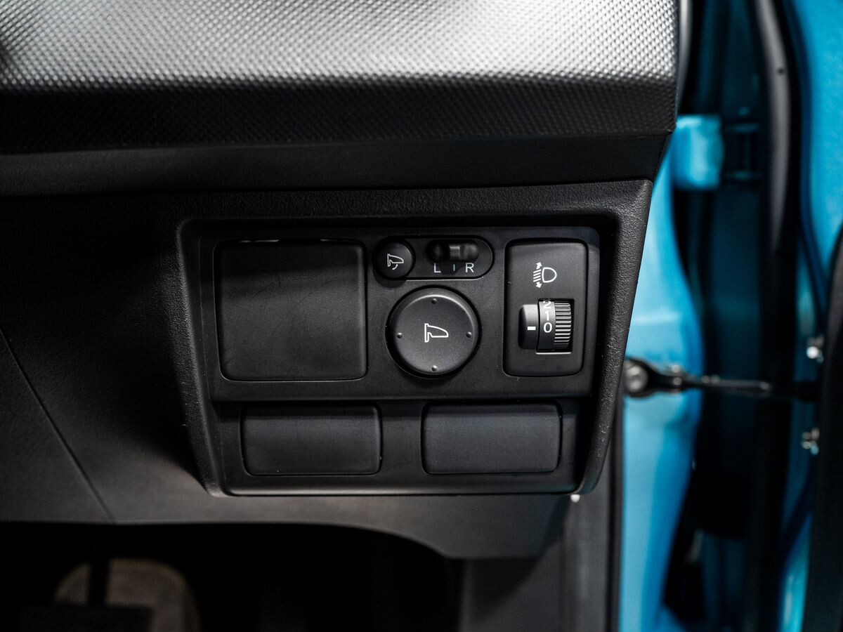 Honda Freed Spike 2011 - фото автомобиля