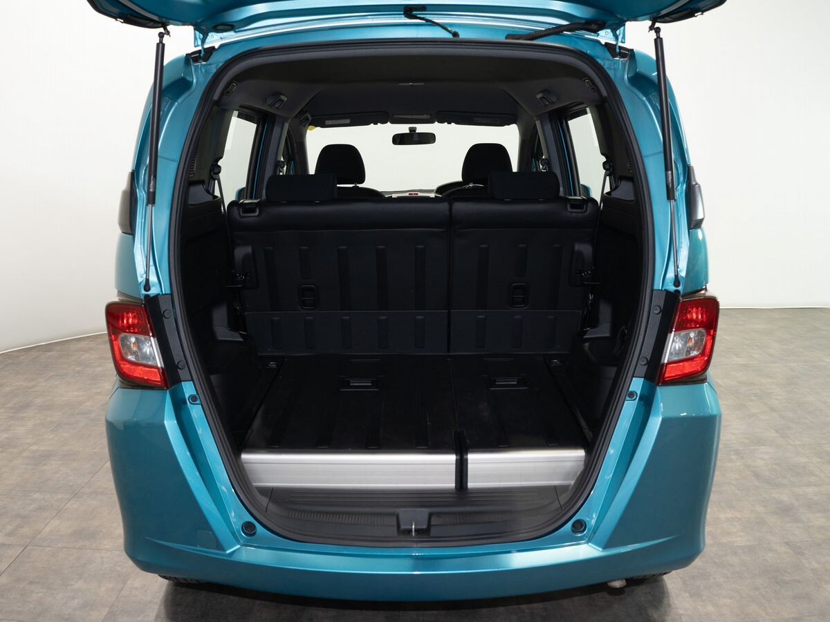 Honda Freed Spike 2011 - фото автомобиля