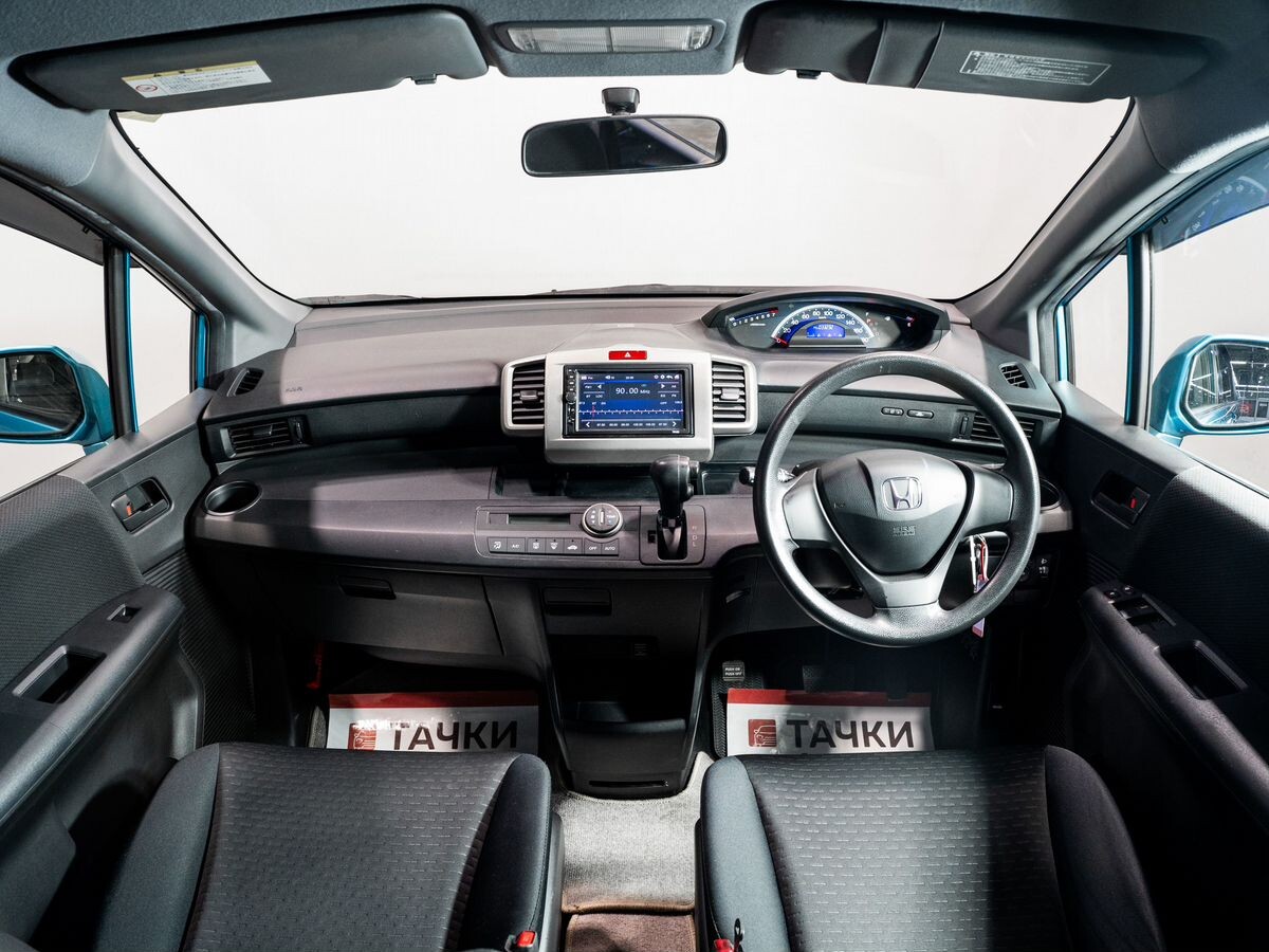 Honda Freed Spike 2011 - фото автомобиля