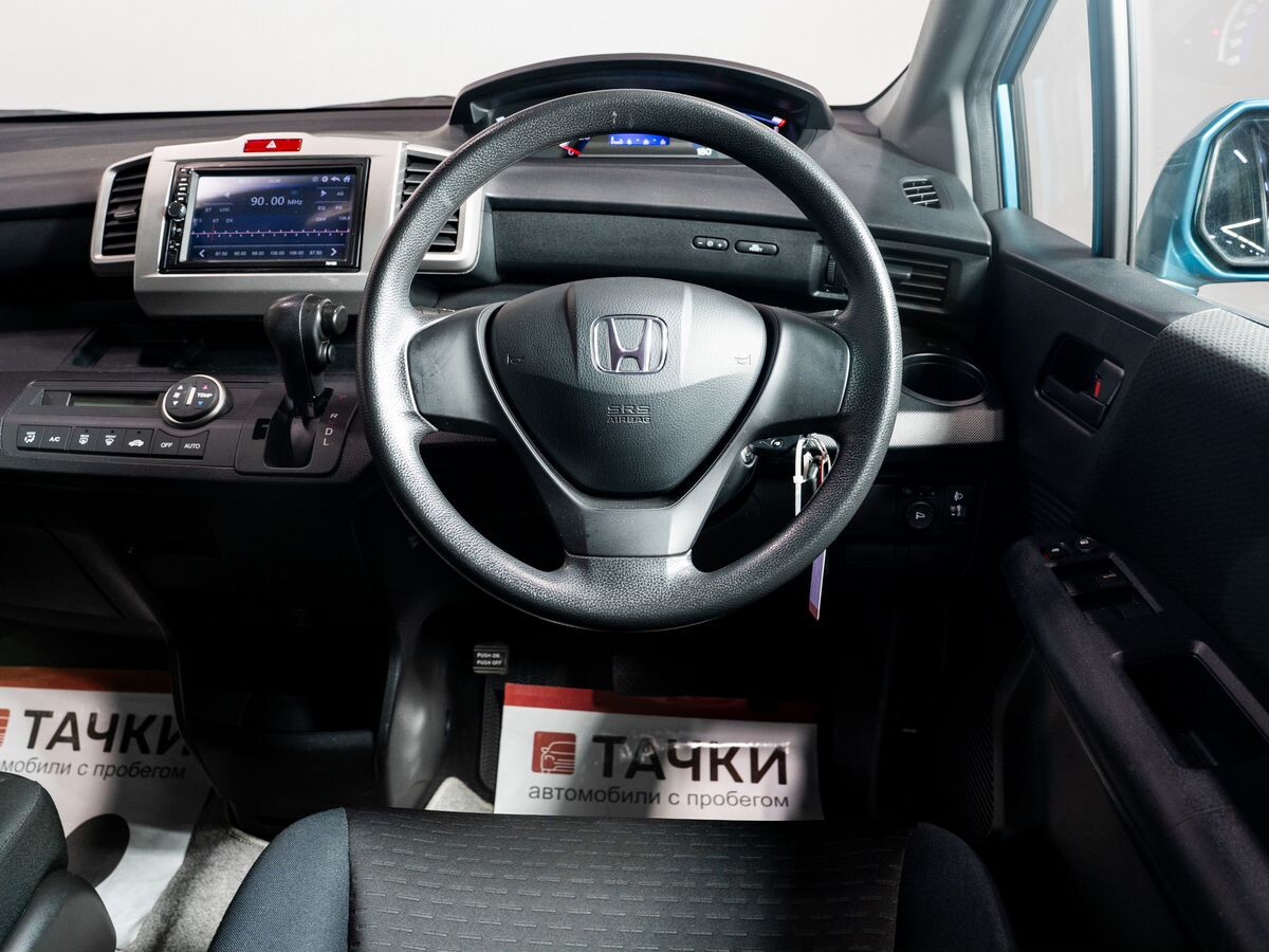 Honda Freed Spike 2011 - фото автомобиля