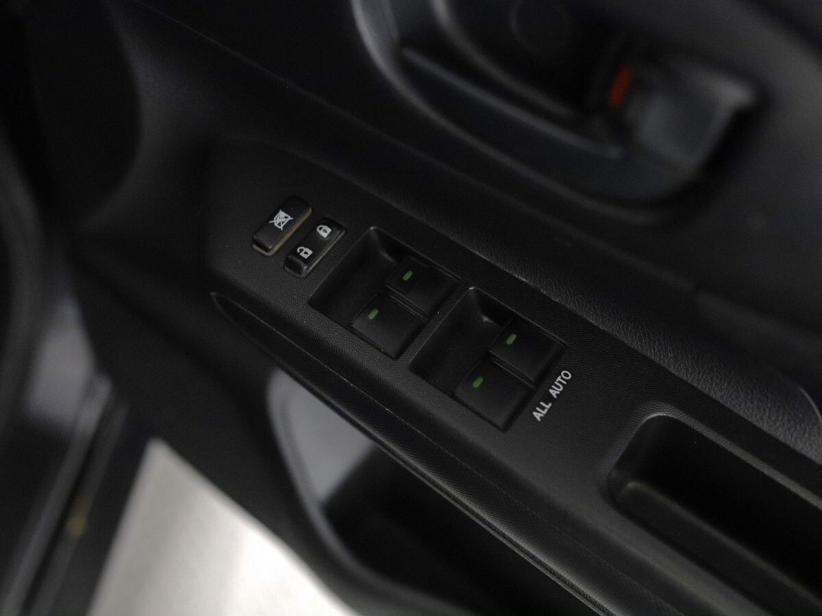 Toyota Wish 2015 - фото автомобиля