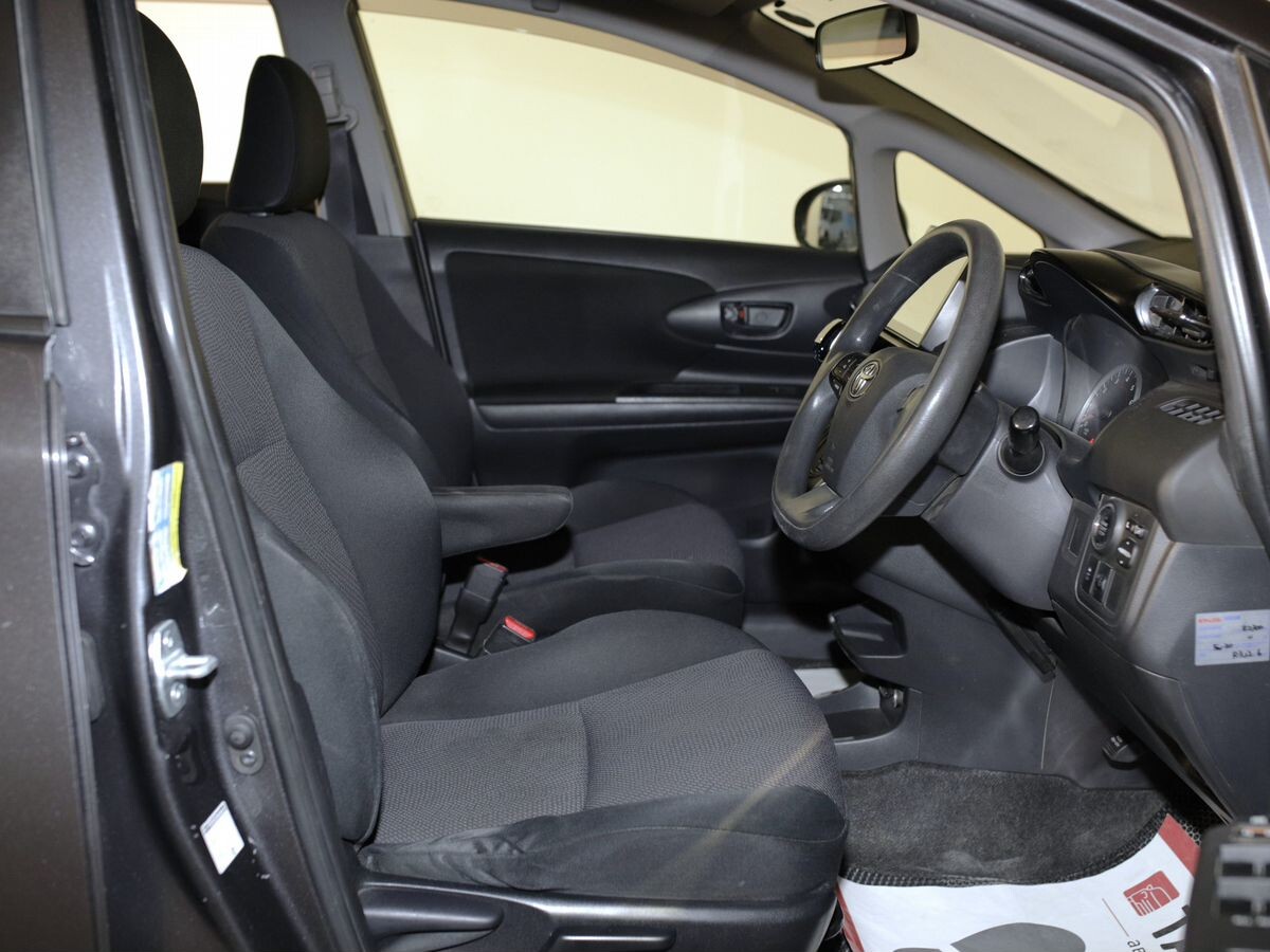 Toyota Wish 2015 - фото автомобиля