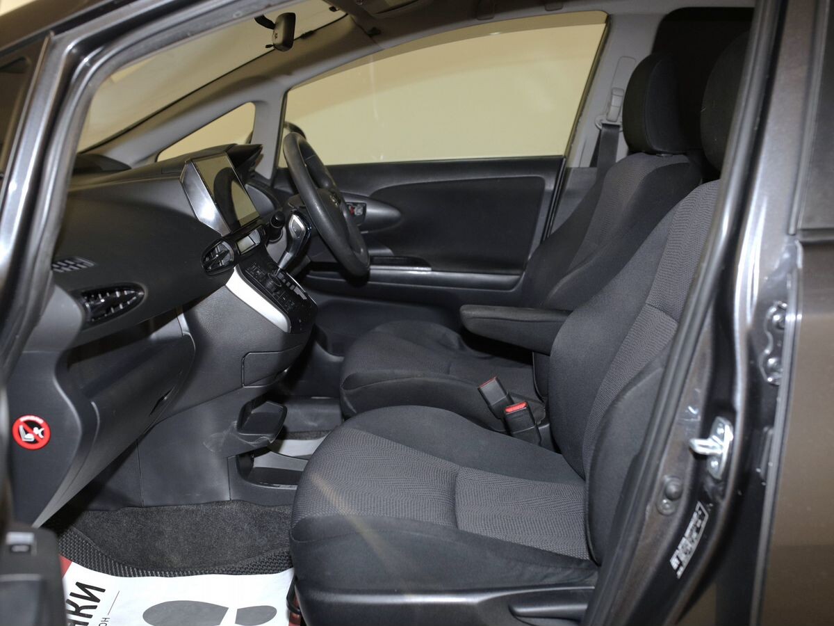 Toyota Wish 2015 - фото автомобиля