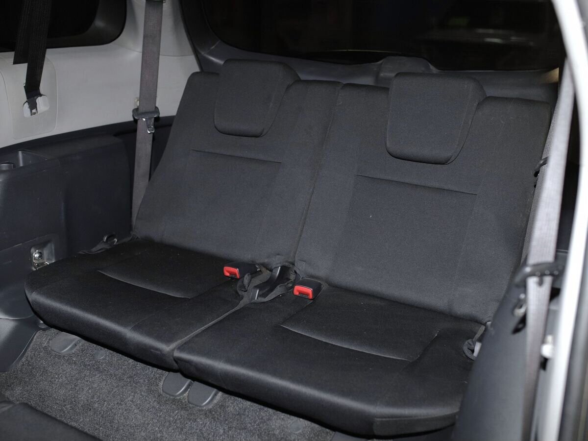 Toyota Wish 2015 - фото автомобиля