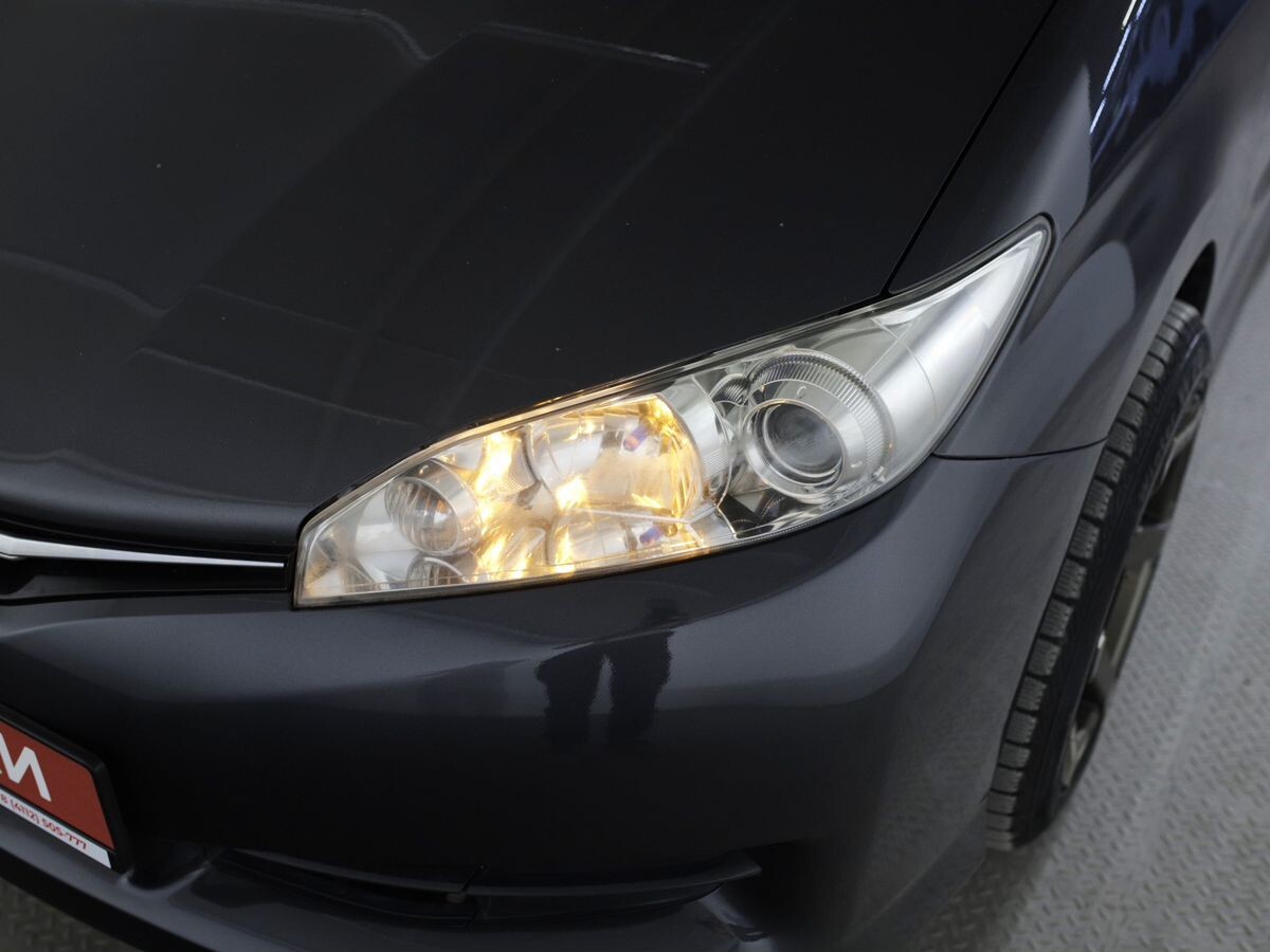 Toyota Wish 2015 - фото автомобиля