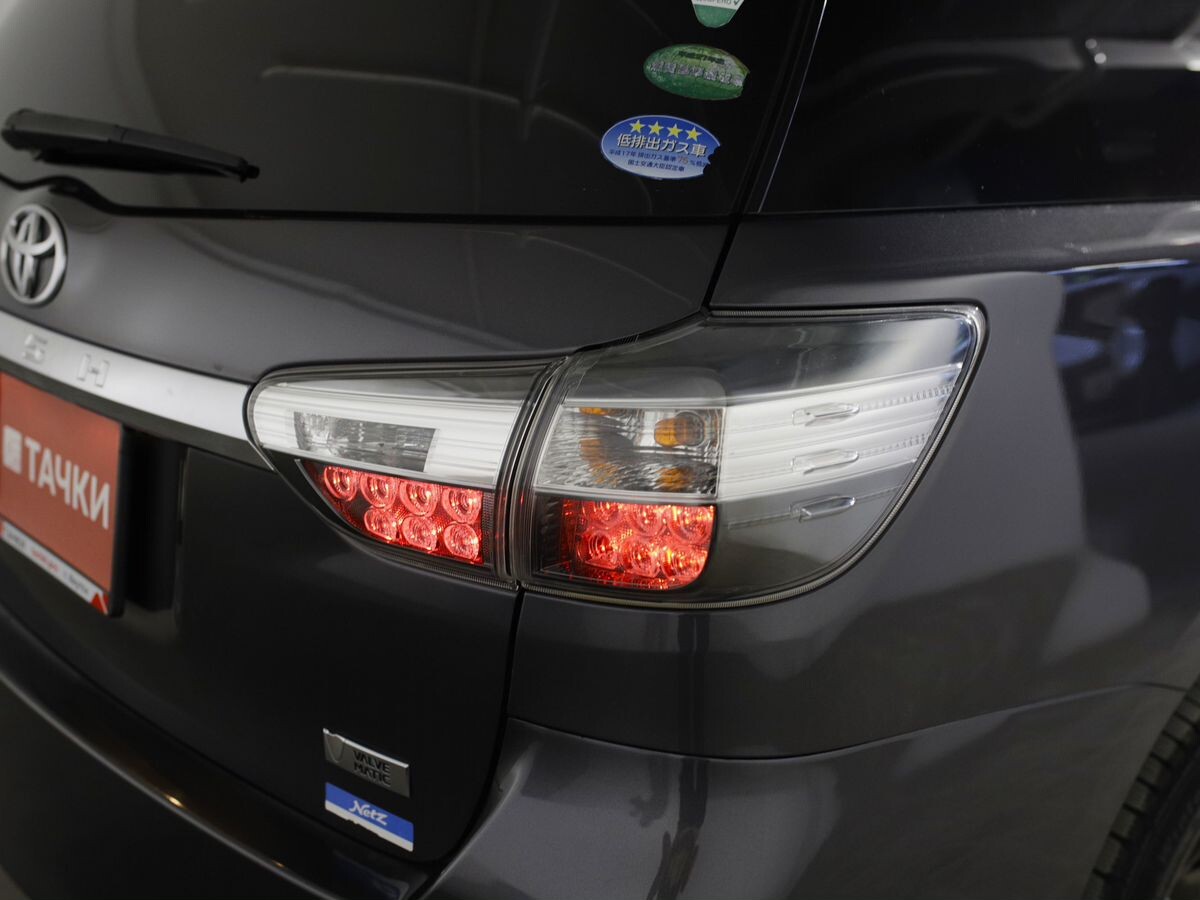 Toyota Wish 2015 - фото автомобиля