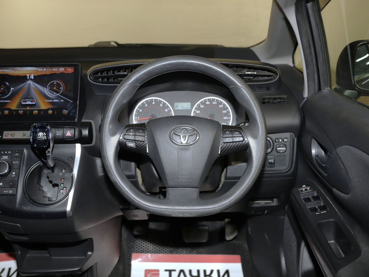 Toyota Wish 2015 - фото автомобиля
