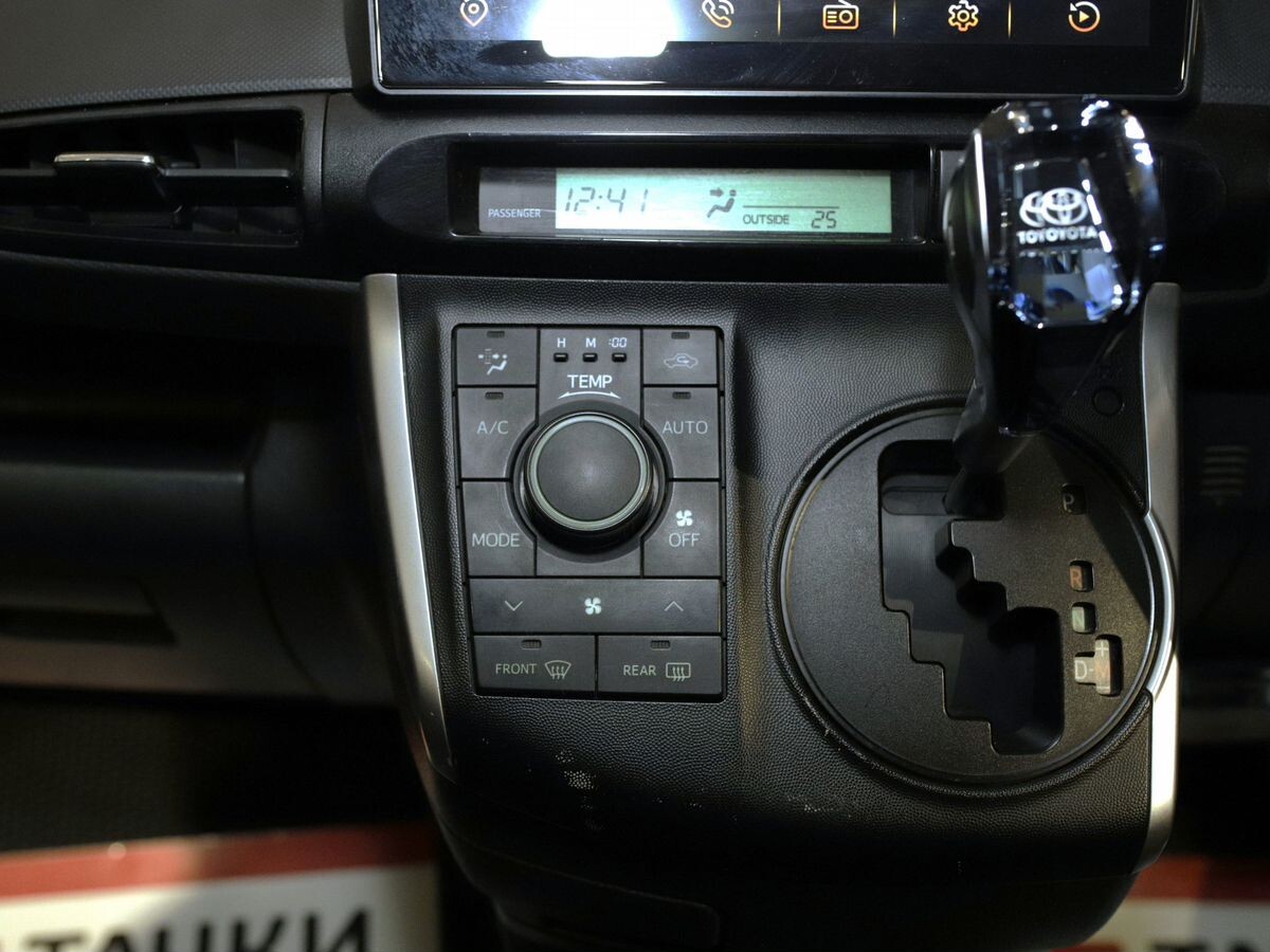Toyota Wish 2015 - фото автомобиля