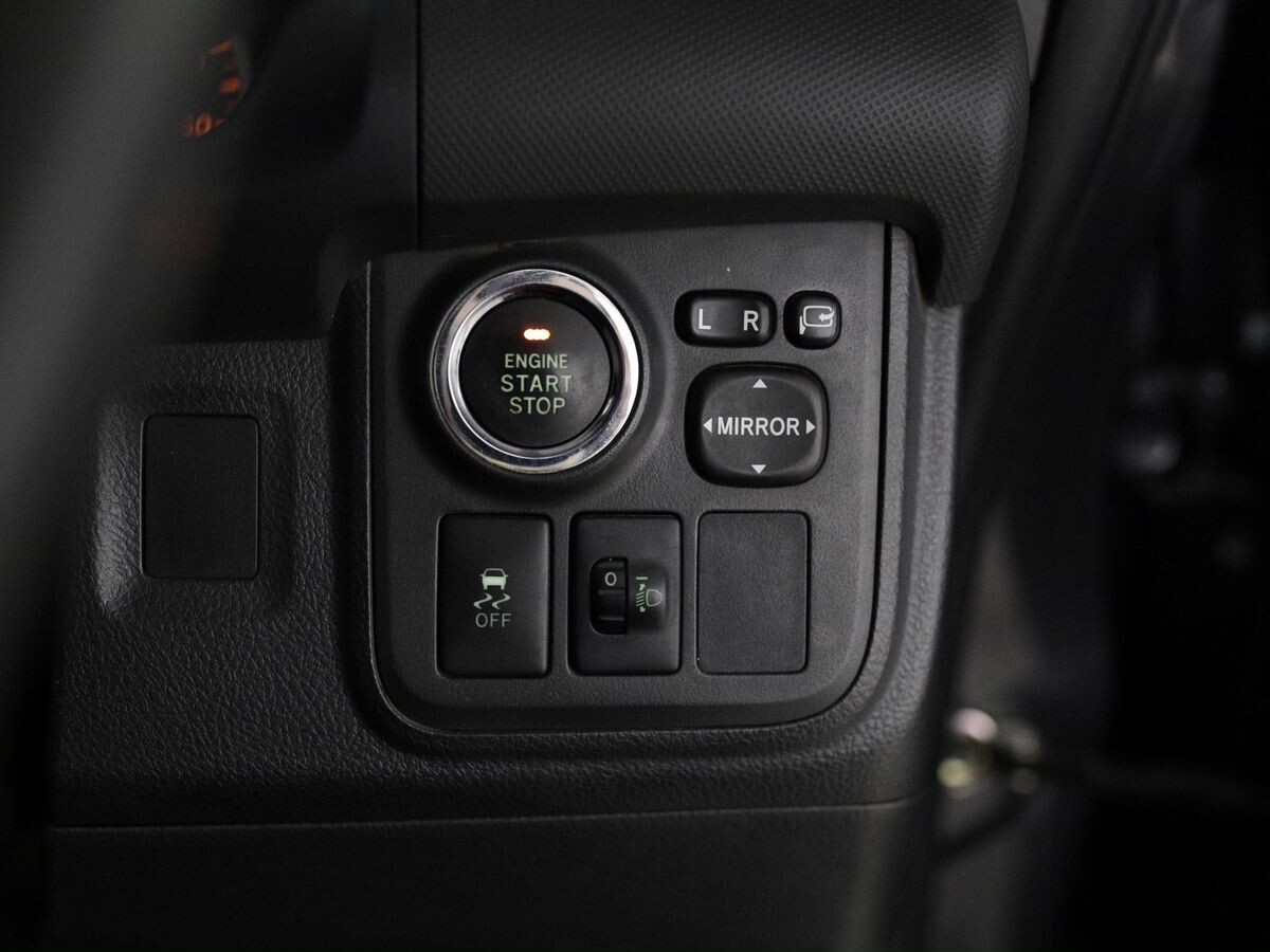 Toyota Wish 2015 - фото автомобиля