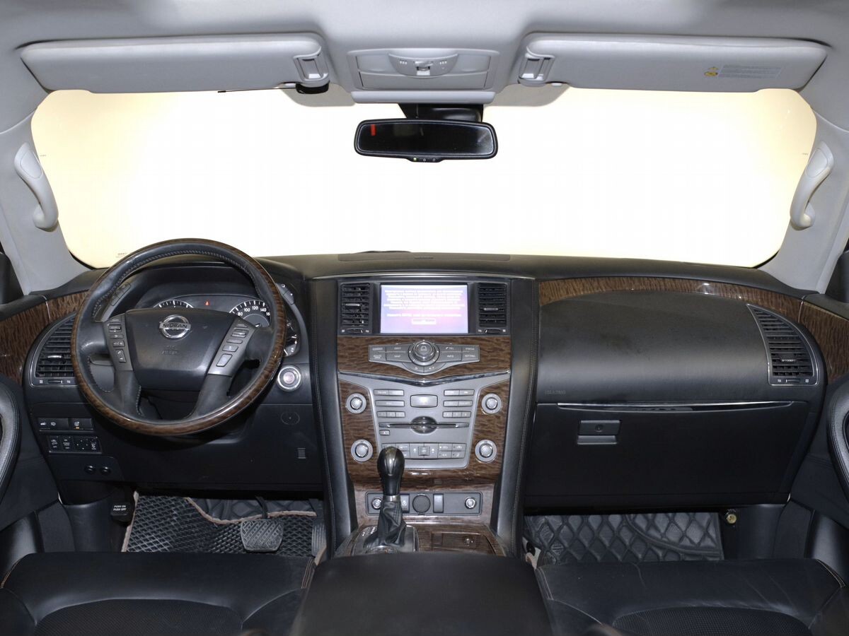 Nissan Patrol 2010 - фото автомобиля
