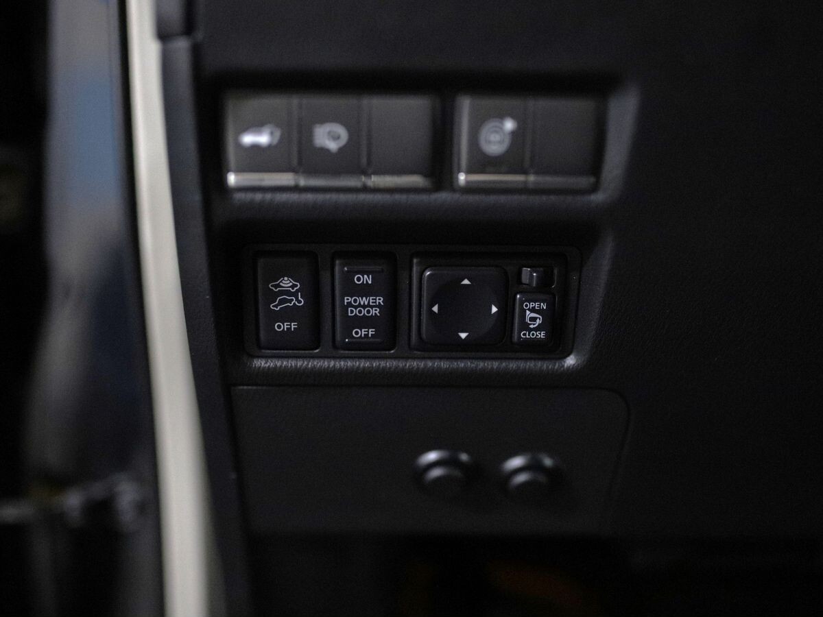 Nissan Patrol 2010 - фото автомобиля
